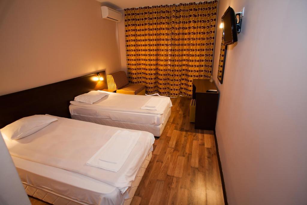 Bisser Hotel - Free Parking - Free Pool Access Balchik Room photo