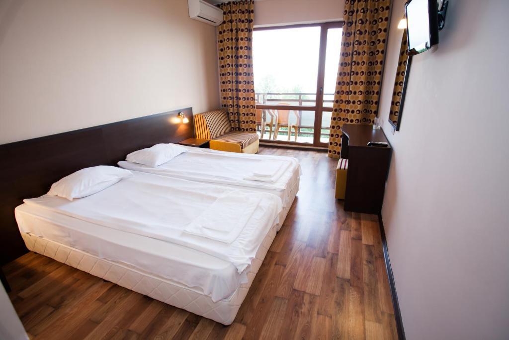 Bisser Hotel - Free Parking - Free Pool Access Balchik Room photo